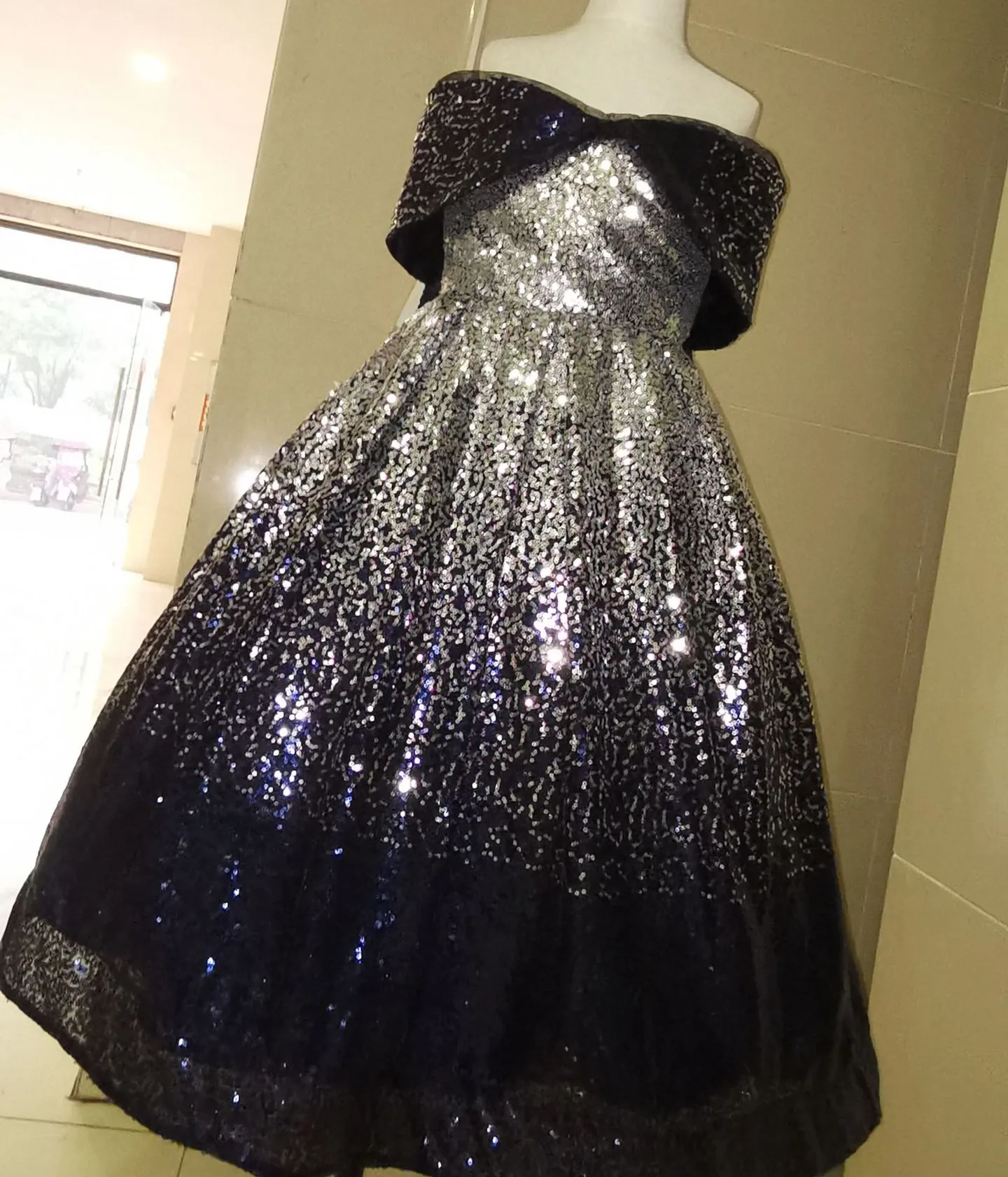 2022 robes de fille de fleur à paillettes pour le mariage célèbre pure décolleté en organza perlé cristal dos nu filles froncées Pageant Dres2543