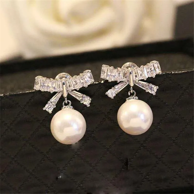 Lampadario penzolante Temperamento coreano Orecchini di perle con fiocco in zircone semplice Orecchini gioielli da donna in argento S925 anallergicoCiondola