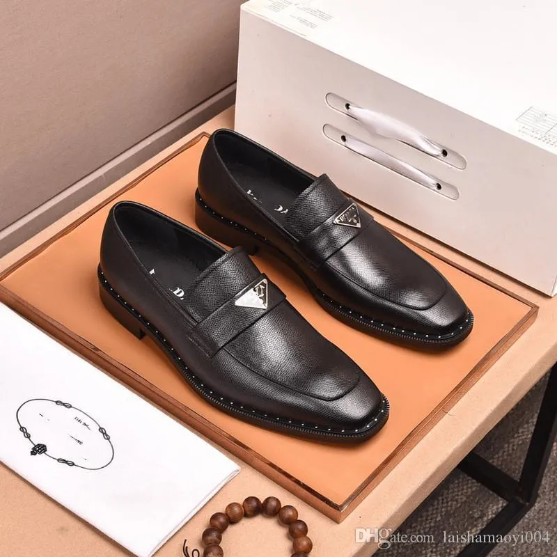 A2 Luxury Designer Robe Shoe Fashion Cuir Man Homme Business Chaussures plates noir Brown Brown Men Bureau Formal travail Shoess Big Size 38-45