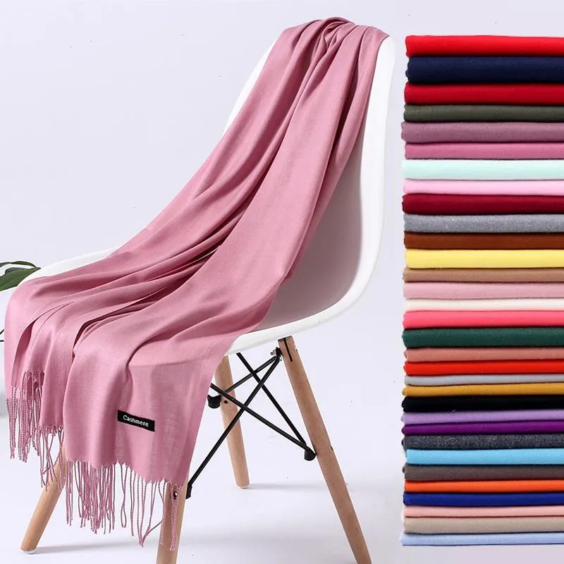 32色のソリッドスカーフ女性ファッションカシミアソフト冬の温かいスカーフヒジャーブ女性ロングヘッドバンドショールラップバンダナフウラード