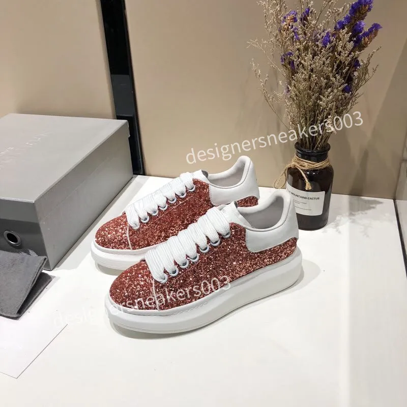 2022 designer stövlar casual skor sneakers sport sneaker kvinnor liten vit sko präglad mönster tjock botten snörning läder låga toppskor storlek34-46