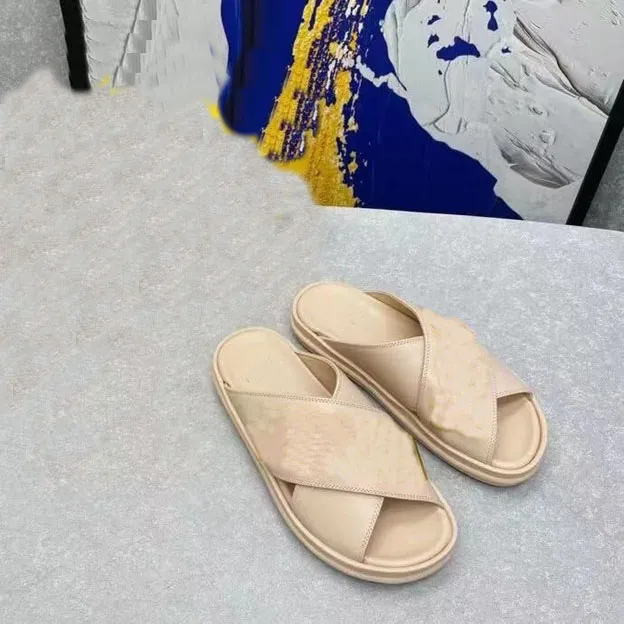 Designer de luxo Selppers Classic Beach Shoes Sandals Simples e confortáveis ​​homens e mulheres têm o mesmo estilo 35-41