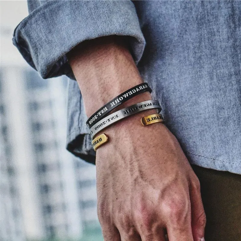 Braccialetti con ciondoli Bracciale rigido da uomo Nero Oro Argento Colore Braslet aperto per Hombre Hiphop Rock Wrap Braclet Lui Accessori maschili GiftCharm