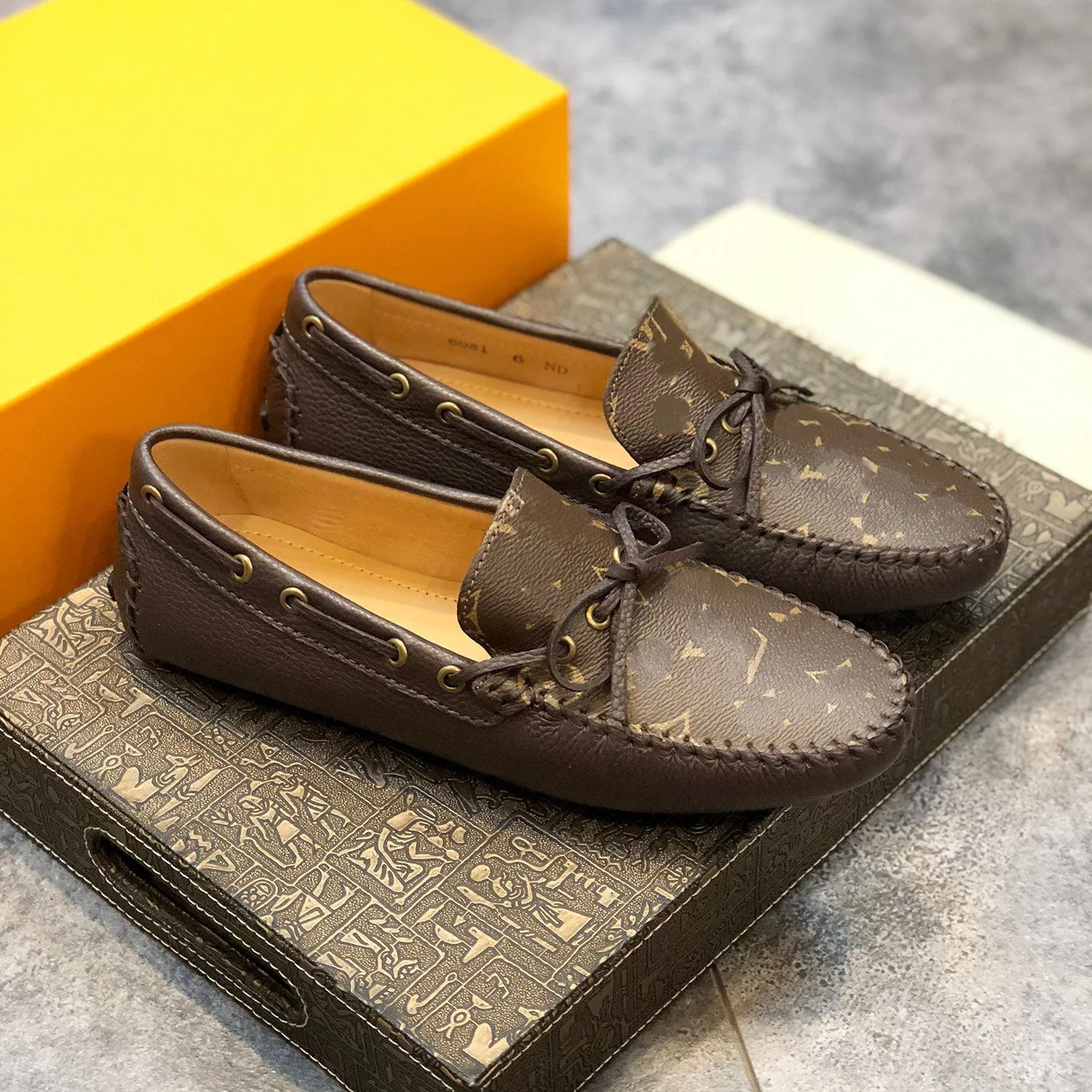 El yapımı erkekler gloria loafers klasik perçin taban yay kaplı tuval çiçek baskısı ters moda ayakkabıları mkjk0001