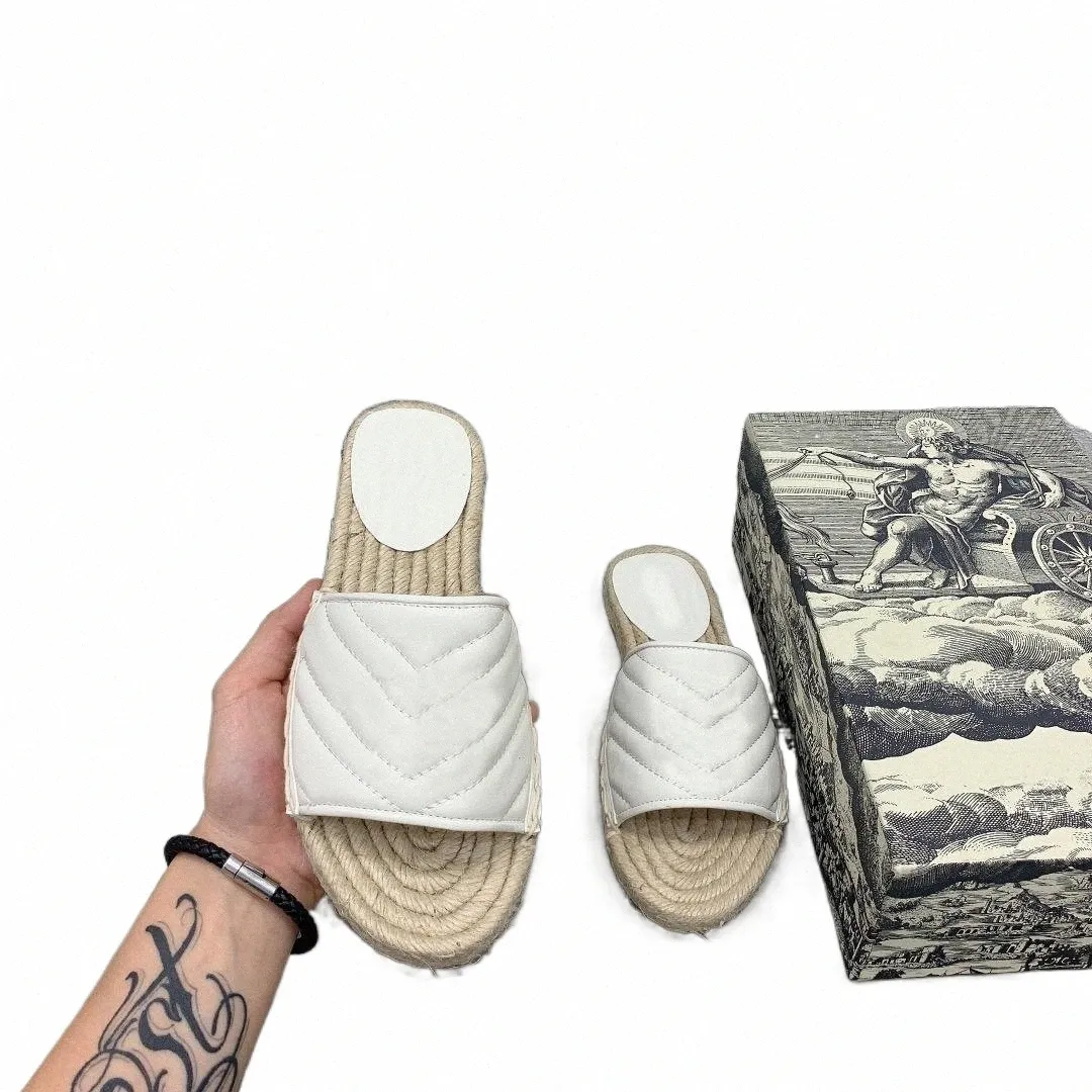 2022 designer femmes chaussures de plein air en cuir espadrille sandale luxe pantoufle plate plate-forme sandales avec le double métal plage tissage chaussures paille tissage
