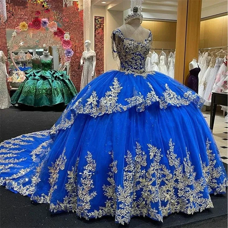 Luxo Royal Blue Quinceanera Vestidos 2022 Apliques dourados Minchados vestidos de baile de trem Puffy