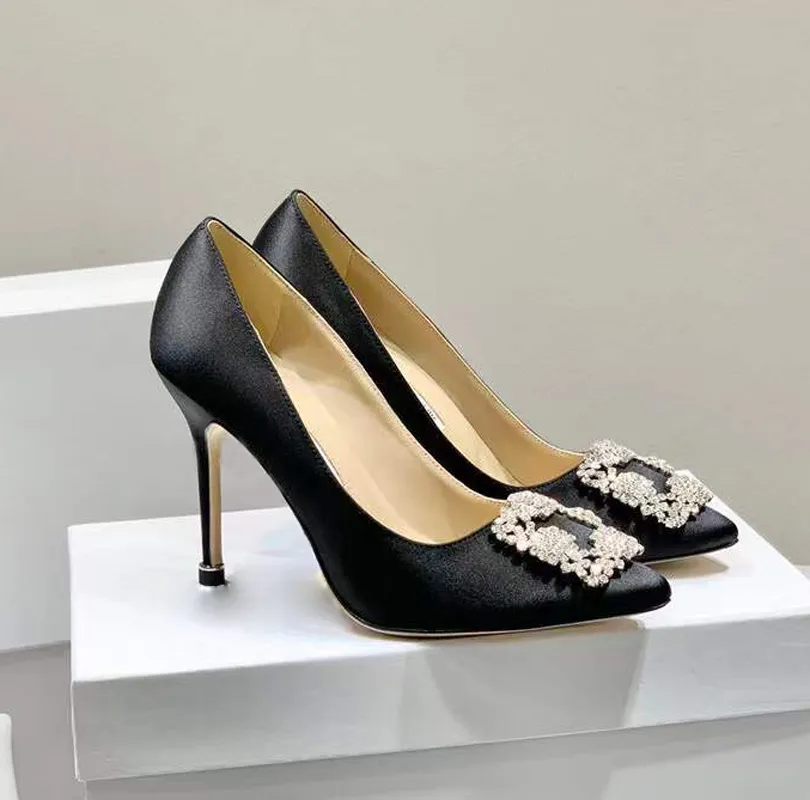 M B Strass-Schnalle verziert, klassische formelle Schuhe, 10 cm, 7 cm, Damen-Seidensatin, Party, Luxus-Designer-Pumps, Hochzeit, hochhackiger Bootsschuh, dünne High Heels