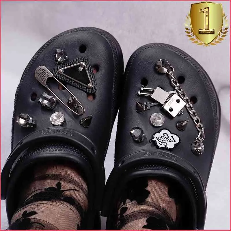 Fantastico ciondolo a forma di coccodrillo con spilla robot, designer, con strass, decorazione per scarpe, per zoccoli CROC JIBS, regalo per bambini, donne, ragazze