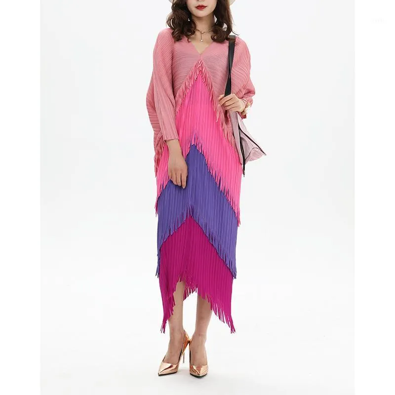 Vestidos casuais Mulher Tassel Dress 2022 Miyake Moda PLEATED LONCE PLUSTURA TAMANHO V High Street Mid-Calf Batwing Trúmpea Tocada