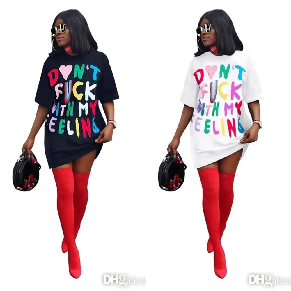Abito t-shirt moda donna colore bianco e nero Abito camicia con stampa lettere a contrasto multicolor Top longuette