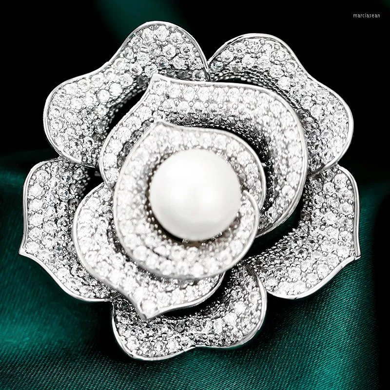 Broschen Pins Koreanische Silber Farbe Blume Brosche Elegante Frauen Zubehör Perle Broschenadeln Seide Schal Schnalle frauen Mantel SchmuckPins