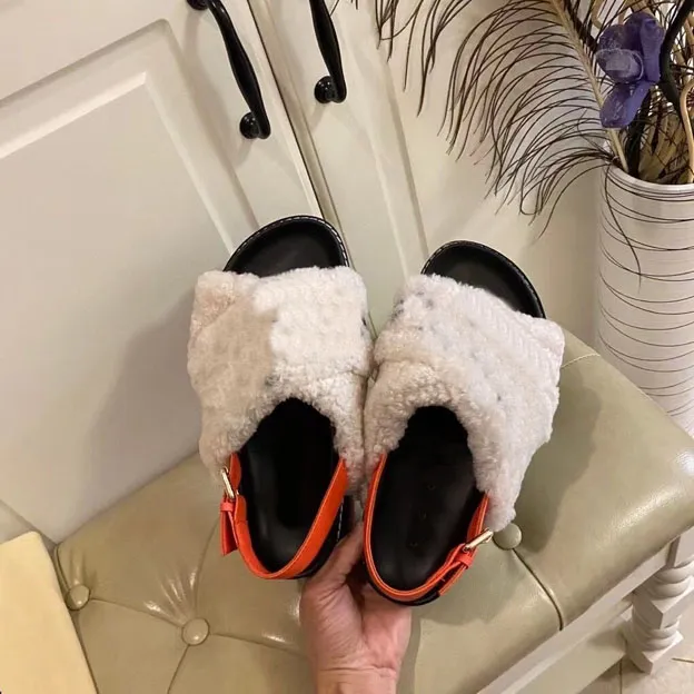 Fashion-Hot Sale-The latest cross winter high-end soft women's slippers designer fashion white and black anti slip sandals 35-40 231115