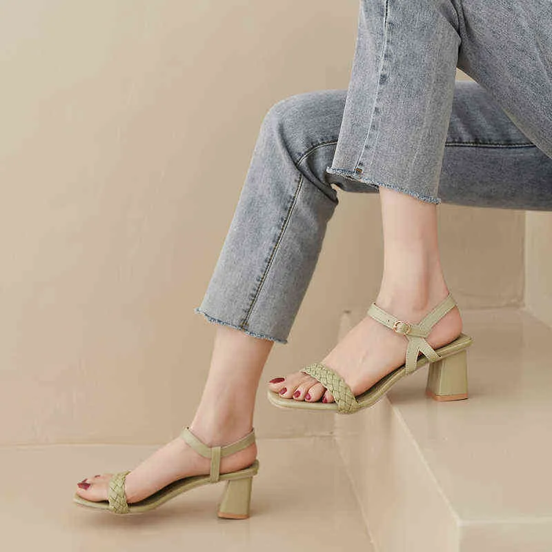 Sandaler Fashion Elegant Women s Pu Leather Square Toe Solid Color 65 cm tjock High Heel Quality Comfort Korean 220427