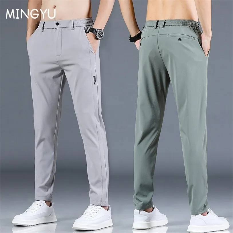 Mingyu sommar män casual byxor män byxor manlig byxa smal passform elastisk midja grön grå ljus tunna coola 28-38 220325