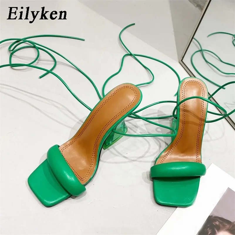 Eilyken tornozelo cinta verde estilo estranho estilo transparente saltos altos sandálias quadradas sandalias femininas de mujer 220516