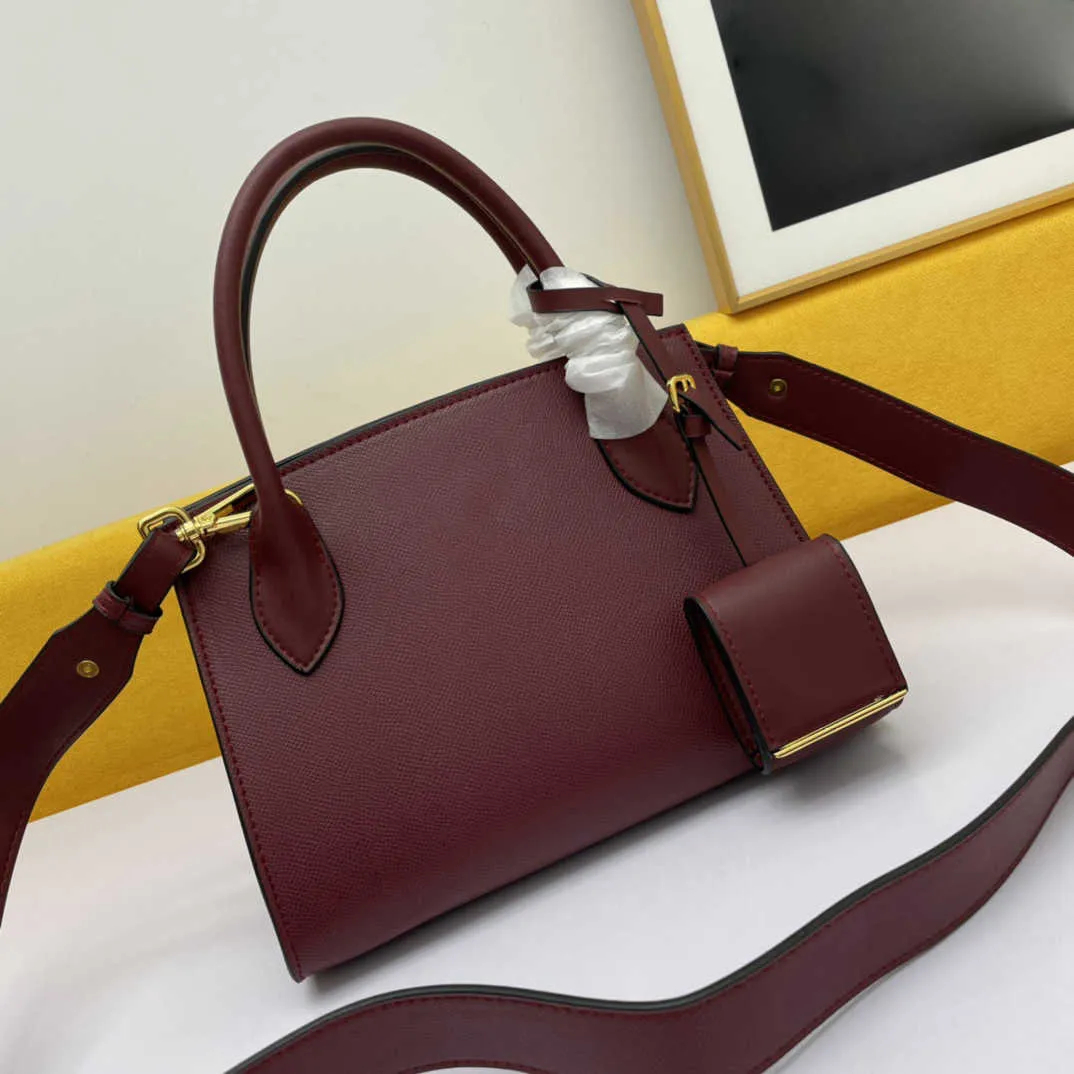 Новая коровная пальмовая припечатка кожаная женская сумка портативная сумка для одно плечо.