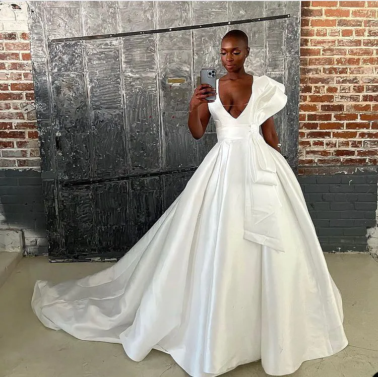2023 Elegant A Line Wedding Dress With V Neck, Long Sleeves, And Sweep  Train In Satin Tulle Plus Size Bridal Gown Vestidos De Novia From  Donnaweddingdress26, $82.32 | DHgate.Com
