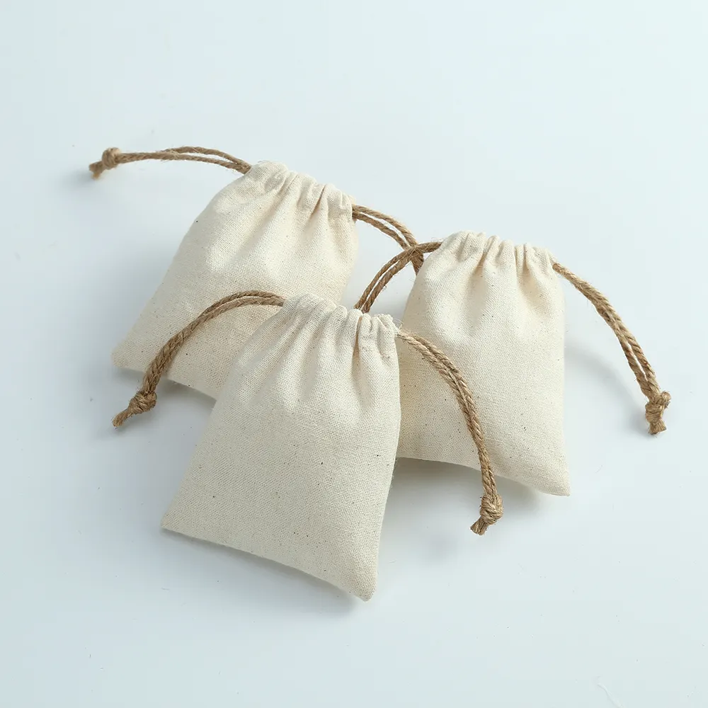 50 Bomullsbasklappsmycken Förpackning Puches Organiser Bröllop Julfest Candy Bag Present Mariage Jute Drawstring Presentväska