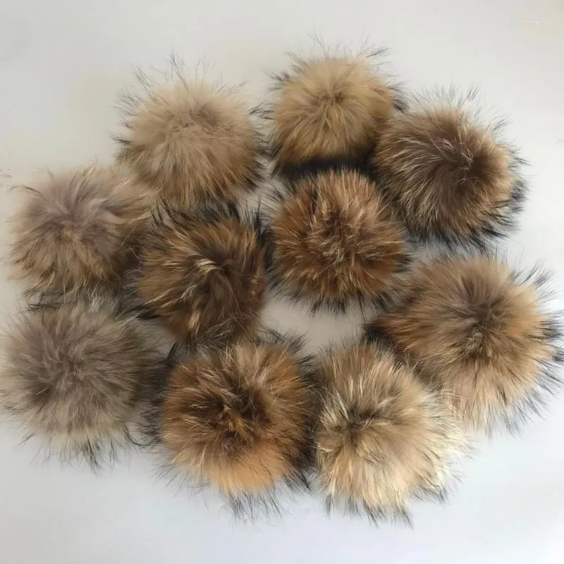 Keychains magicfur -10pcs 실제 자연적인 너구리 모피 볼 w 스냅 버튼 모자 신발 DIY 액세서리 15cmkeychains forb22