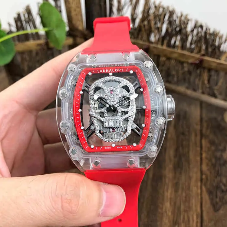 UXURY Watch Date Luxury Mens Mécanique montre Crystal Transparent Skull Personnalisé Coudure de montre de bracelets Swiss Mouvement décontracté à la mode Full-Automatique