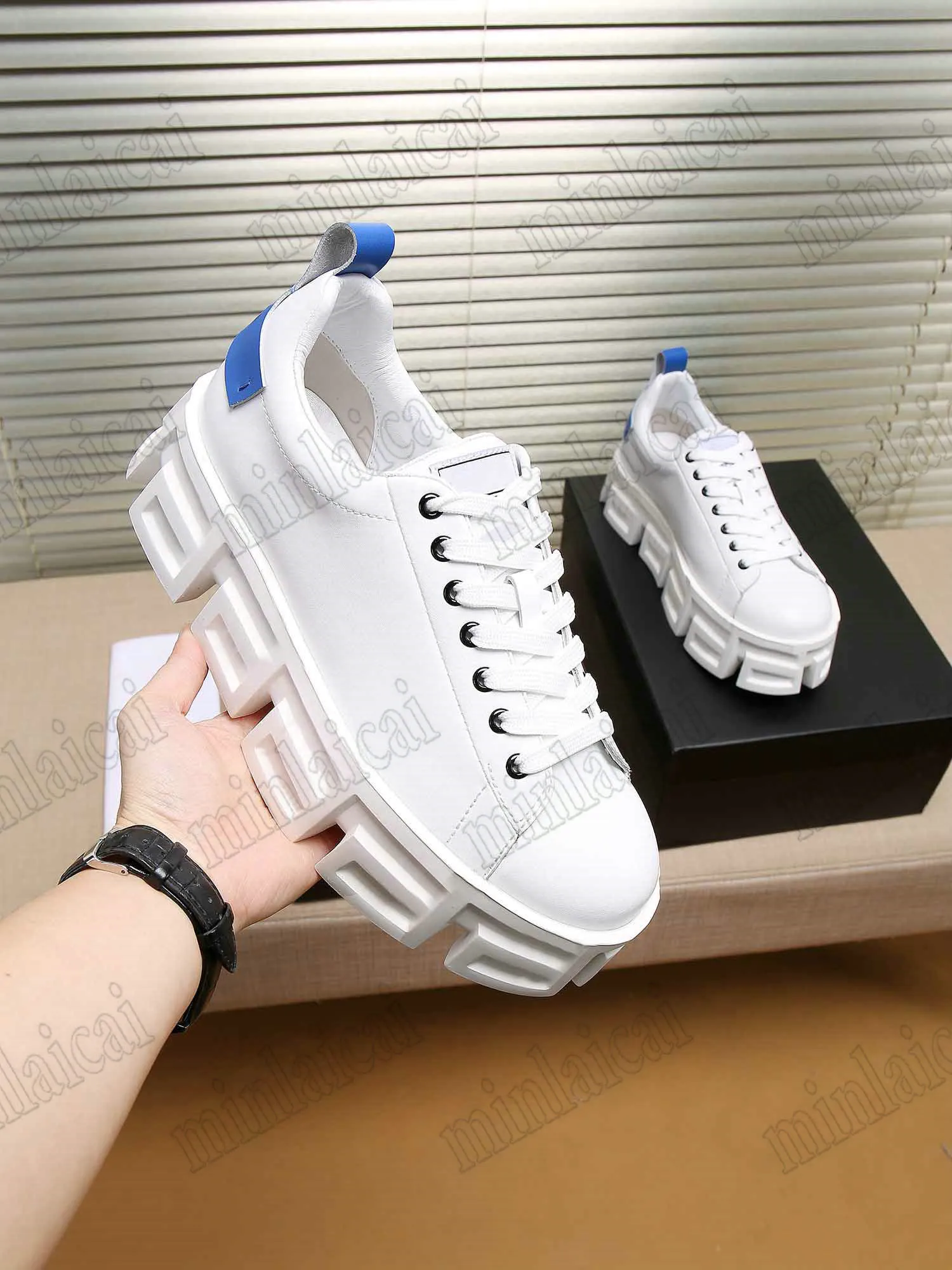 Designersnörningssko för män Greca Labyrinth Chunky Sneakers Vita tjocksulade grekisk nyckel-motiv Fritidsskor Rund tå Flerfärgade Plattformsskor