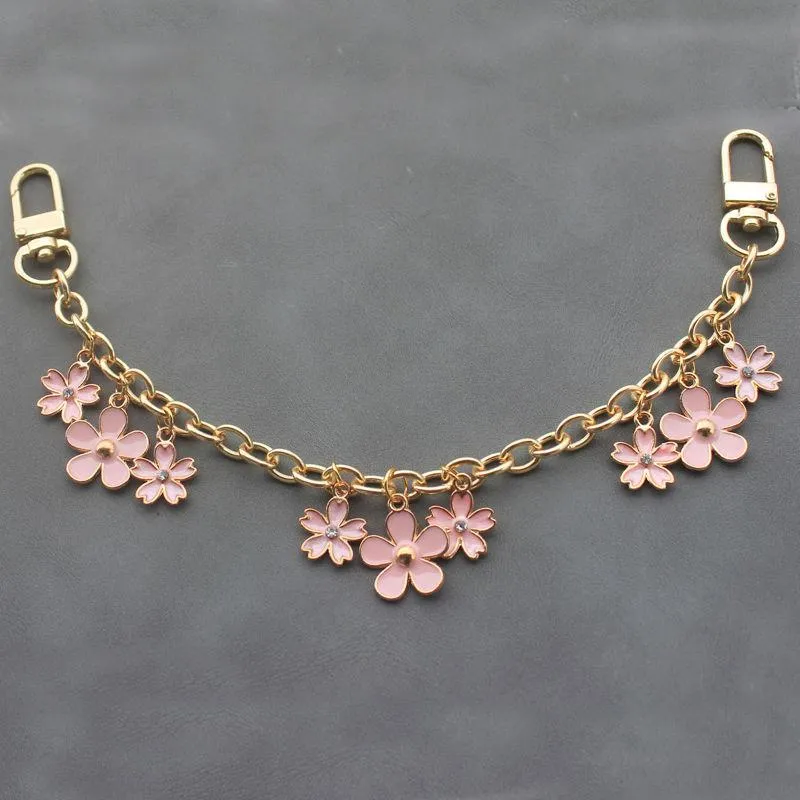Fashion Keychains Bag Charm Chain for Women Pink Flower Pendant Decoration Accessory Metal Buckle Ring Birthday Giftkeychains