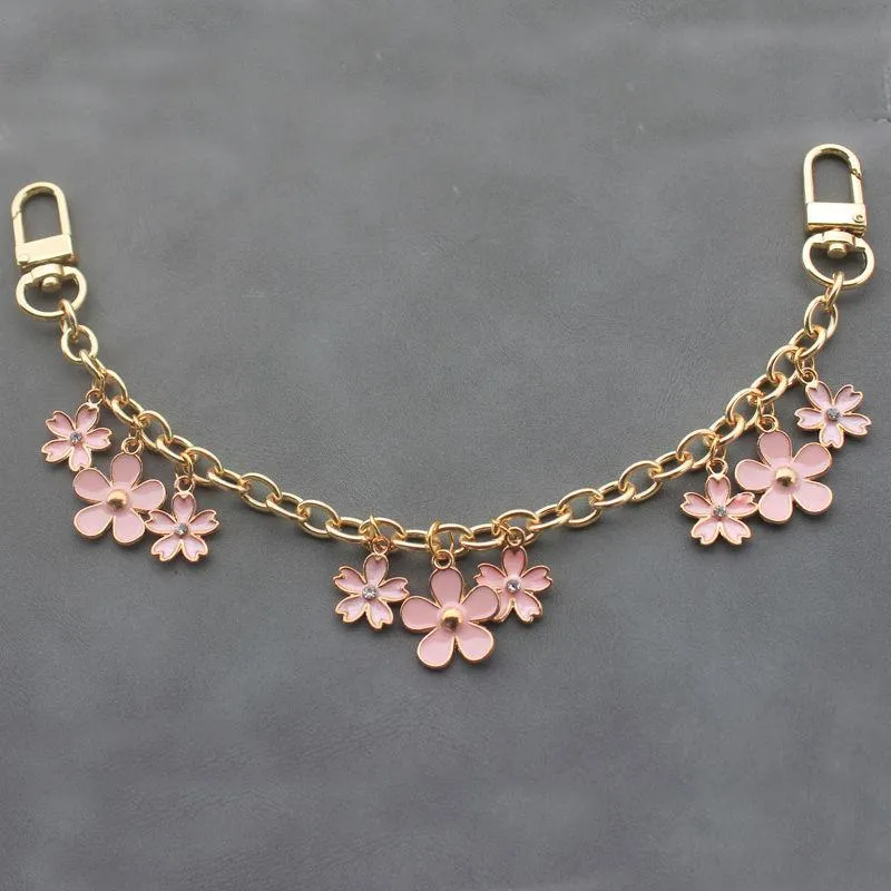 Keychains Luxury Bag Charm Chain Keychain For Women Pink Flower Pendant Decoration Accessory Metal Buckle Ring Birthday GiftKeychains