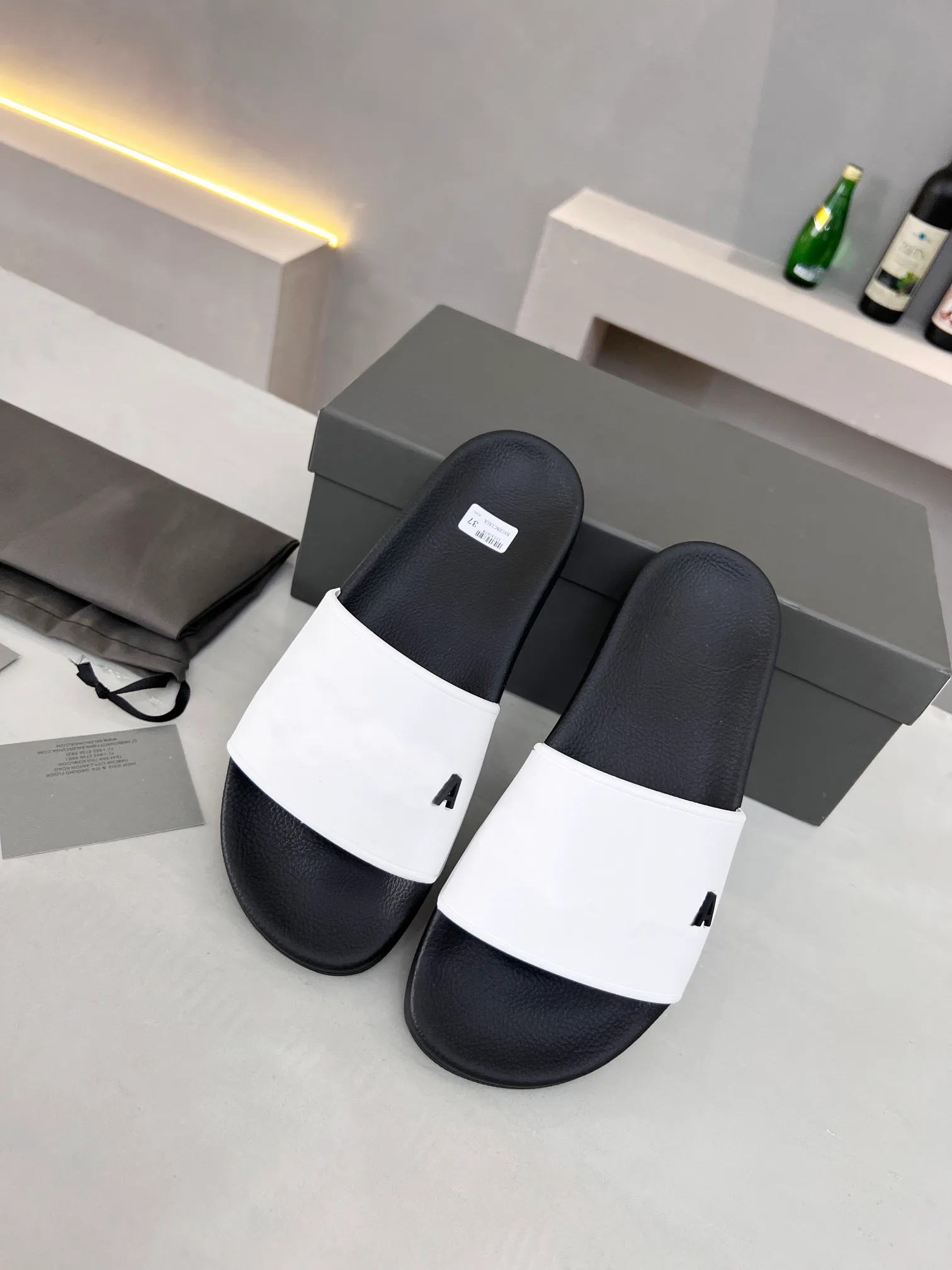 New Style Pool Slide Sandals Designer Luxury Men Women Beach Shoes Pool Rubber Slippers