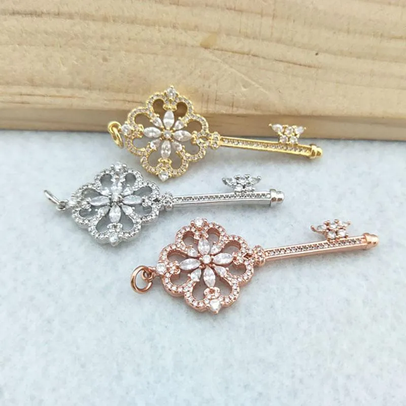 Collares pendientes Piezas Tiny CZ Crystal Key Shaped Charm Zircon Stone Micro Pave Jewelry Finding DIY Fabricación de collares PD813Collares colgantes