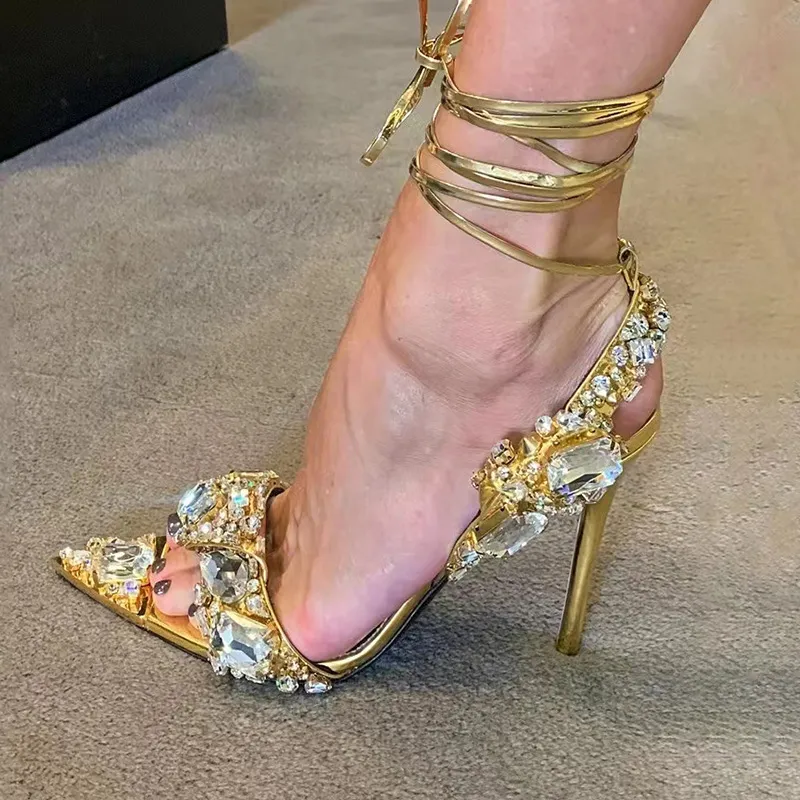 Las últimas sandalias de tacón alto para mujer Tacones de diseñador de lujo fiesta sexy de gama alta hebilla de taladro zapatos de decoración de diamantes de imitación de cuero de calidad superior tacones de 10.5 cm