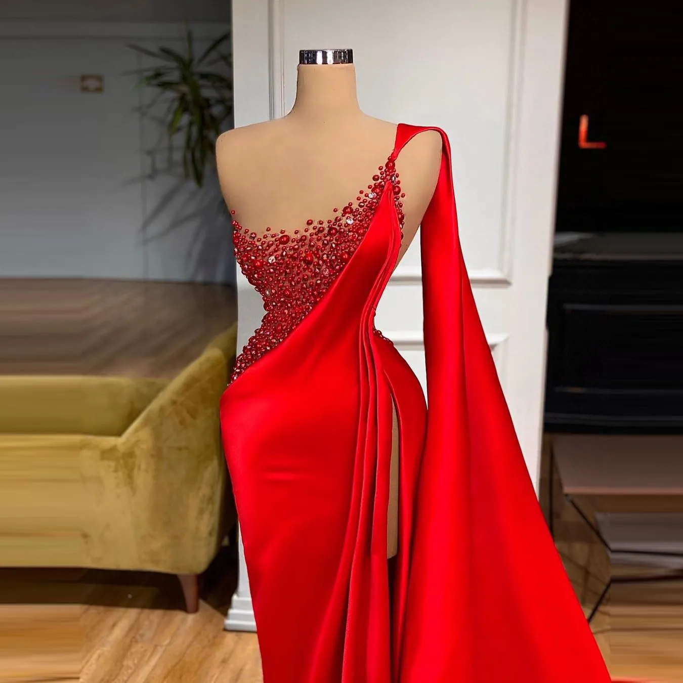 Red Sexy Mermaid Prom Dresses Bateau Neck Sequins Beads Sleeveless One Shoulder Glitter Elegant Floor Length High Side Split Evening Formal Dresses Girls Gowns