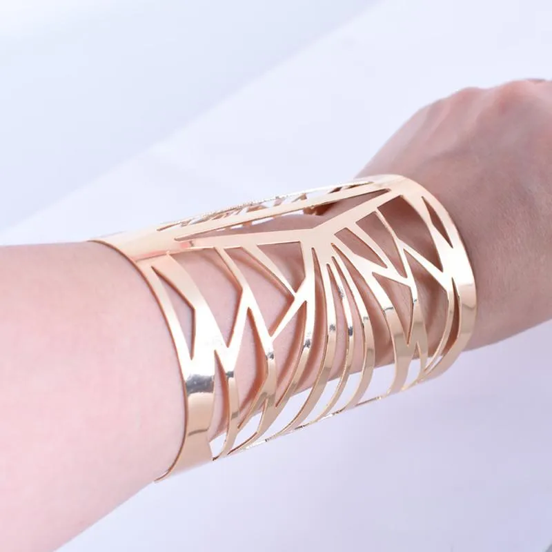 Charm armband breda överdrivna ihåliga rosguld armband mode punk stil dam juveler gåvor sommar 2022charm