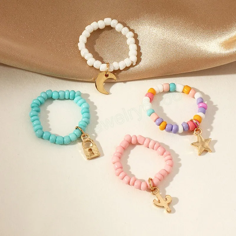 4 pezzi/set anelli di perline di riso colorati di moda anello con ciondolo a forma di stella luna set anello di dito Boho fatto a mano regolabile per gioielli da donna