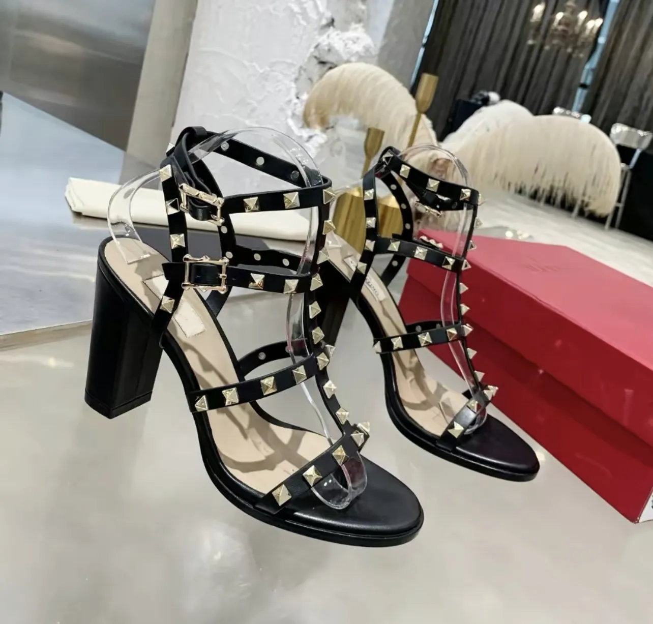 V Home Nieten Sommernägel Spitze High Heels Europäische und amerikanische Nieten Stiletto Riemchensandalen Damen Brautjungfern-Hochzeitsschuhe mit mittelhohem Absatz