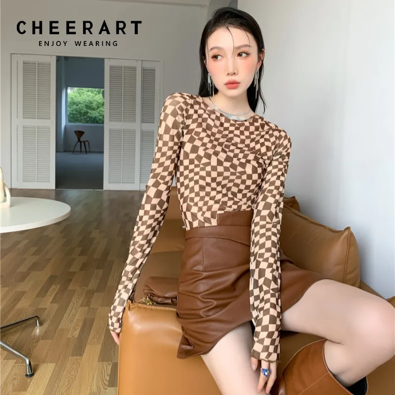 Cheerart Brown은 긴 슬리브 티 보트 넥 티셔츠 여성 Bodycon y2k 패션 Tshirt 가을 트렌디 한 옷 여성