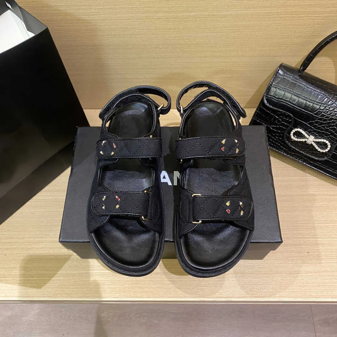 SlippersDesigner Channel Slippers Shoes Sandals Summer Women Calfskin Dadキルトプラットフォームフラットローヒールウェッジダイヤモンドバックルサンダル