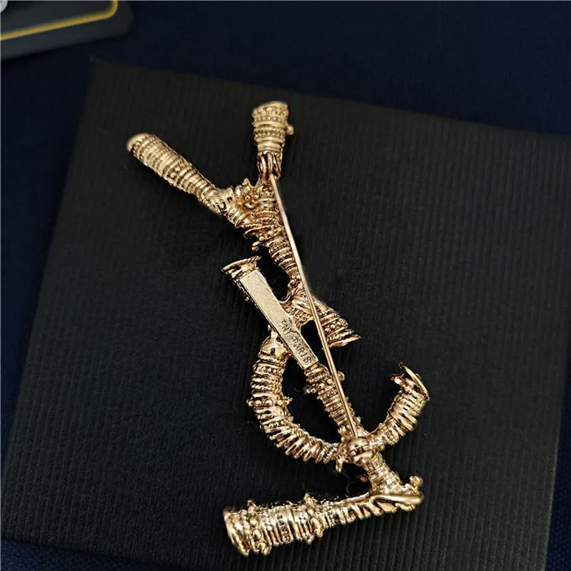 Women Girl Letter Brooch with Stamp on the Back Fashion Design Letters Brooches Suit Lapel Pin Top Quality Jewelry