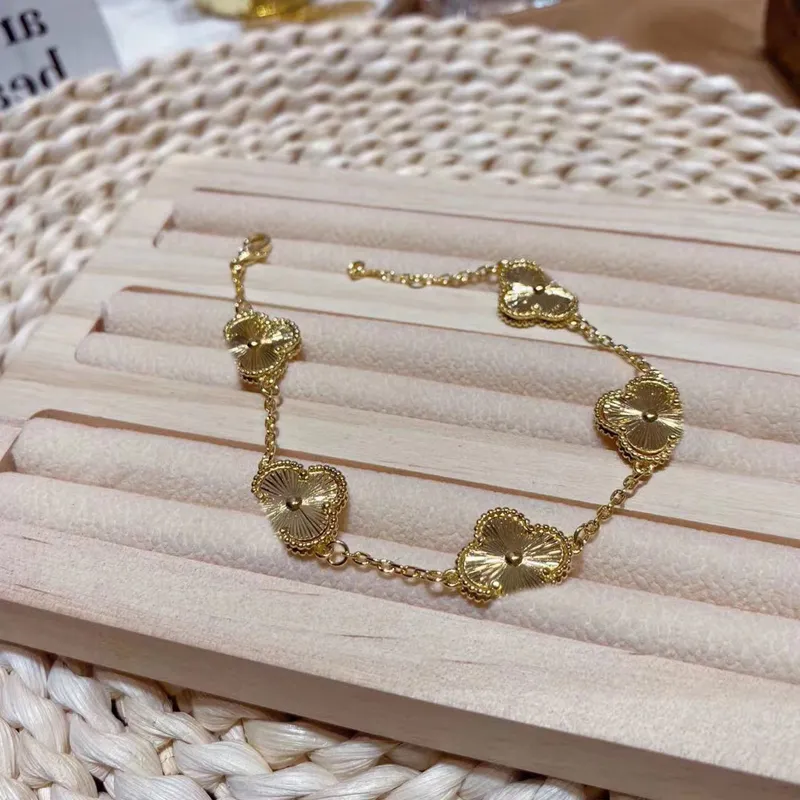 Novo estilo feminino pulseiras pulseira banhado a ouro 18 quilates pulseira de dois lados pulseira de aço inoxidável carta pingente de presente de casamento jóias l011