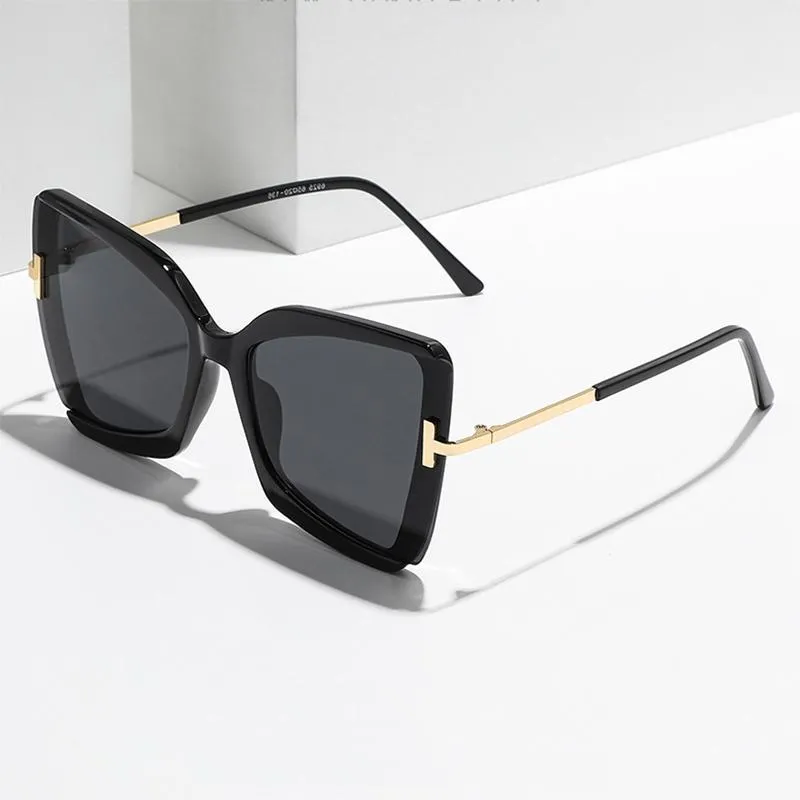 النظارات الشمسية الموضة الكلاسيكية الرجعية قطة إطار كبير للنساء تصميم العلامة التجارية سيدات أنيقة صيف الصيف القيادة سفر الشمس Glassessunglasses