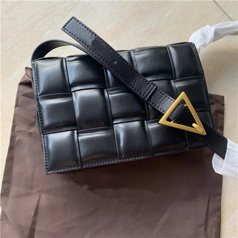 Mulheres Tote 2022 Designerd Smão de ombro quadrado de bolsa de ombro de moda atacado de moda acolchoada mini bolsas de couro clássicas de couro cruzamento bolsas de carro