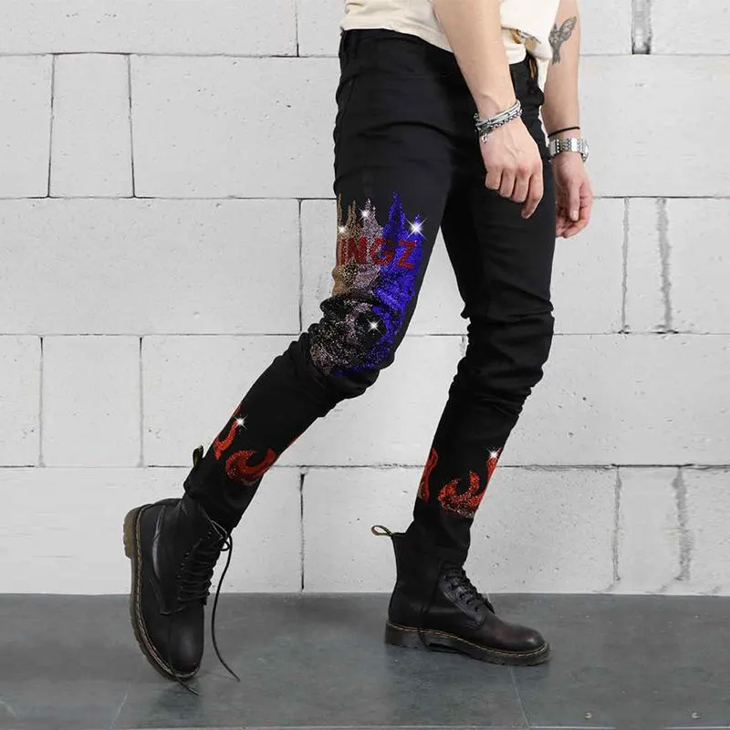 Jeans masculinos mans elicho preto magro magro drill fit drill punk streetwear biker calças homem shrinestone hole letra denim lápis calntsmen's