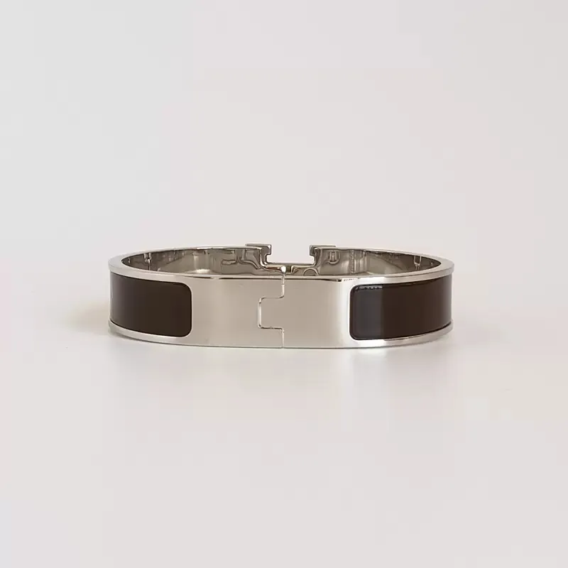 Högkvalitativ designerdesign armring i rostfritt stål spänne armband mode flerfärgade smycken män och kvinnor armband