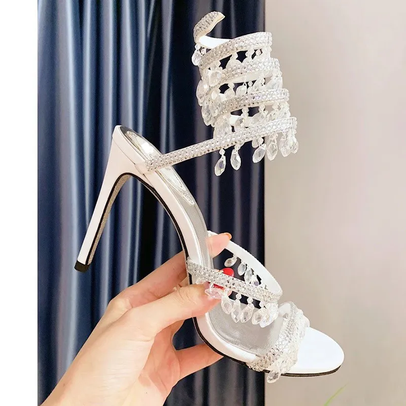 Mode kvinnliga sandaler designer strass kristallljus hänge vridning fotring kvinnor klänning skor toppkvalitet flash sier äkta läder