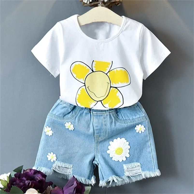 2T 여자 옷 세트 여름 유아 한국 스타일 꽃 고리 줄무늬 티셔츠 데님 반바지 2 PCS 어린이 220620