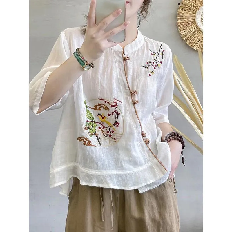 レディースブラウスシャツ中国の伝統的なシックな刺繍スラントプラケットボタンアップブラウスカジュアルショートスリーブトップハンフタンスーツサミー