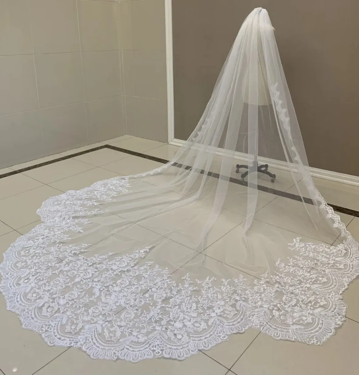 Personnalisez Superbe Long Voile De Mariage Avec Peigne Une Couches Doux Net Dentelle Appliqued Voiles De Mariée Blanc Ivoire Champagne 2022