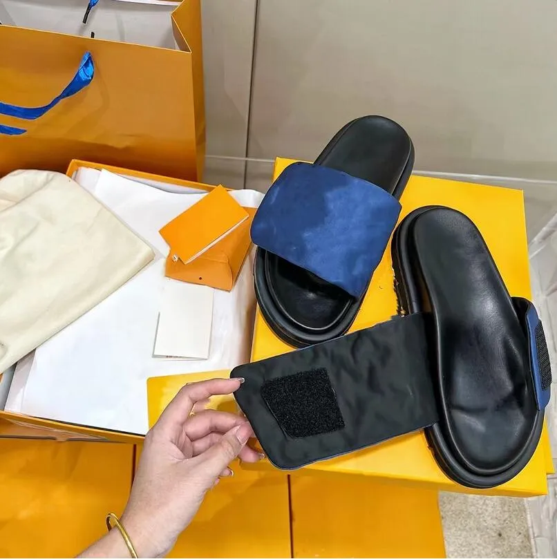 Tasarımcı Kabartmalı Katır Terlik Erkek Havuz Yastığı Konforu Slaytlar Lüks Kadınlar Sandal Moda Çiftleri Pembe Üçlü Yaz Boş Zamanlı Sandal Plaj Ayakkabıları