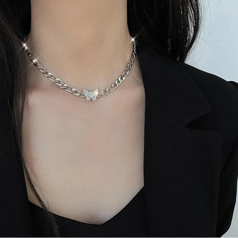 Цепи мода серебряный цвет бриллиантовой бабочка ожерелье женская личность короткие ключи