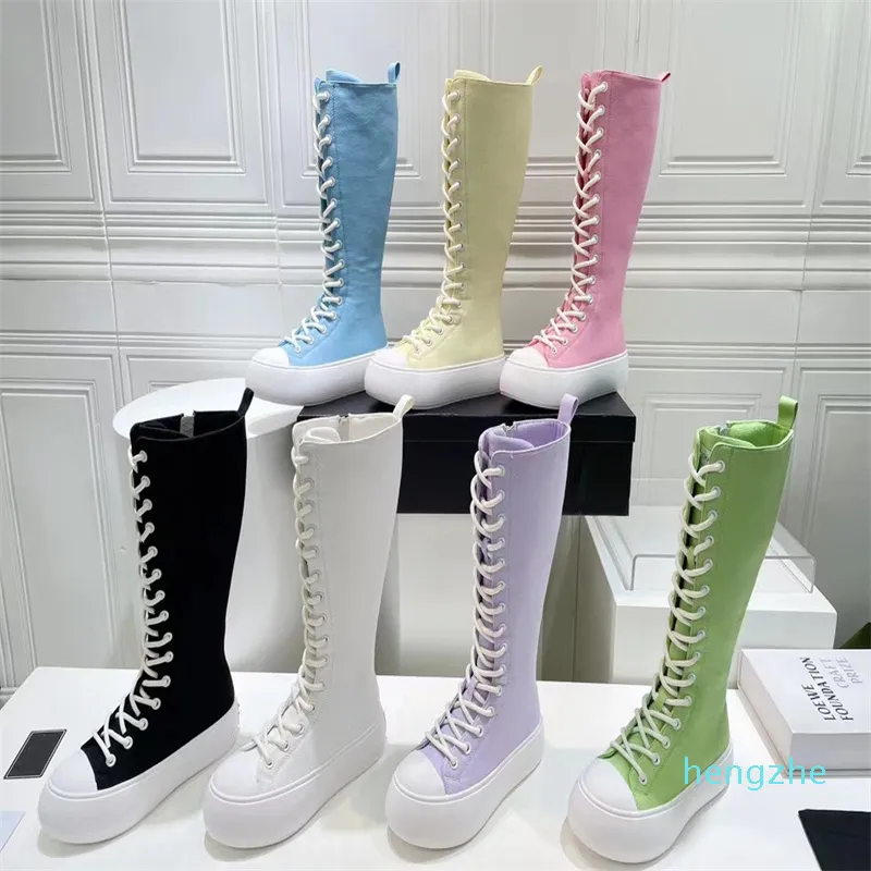 Gli ultimi stivali da donna alti in tela con plateau dell'autunno 2022 del designer calzature popolari scarpe lunghe multicolori stivali alti al ginocchio