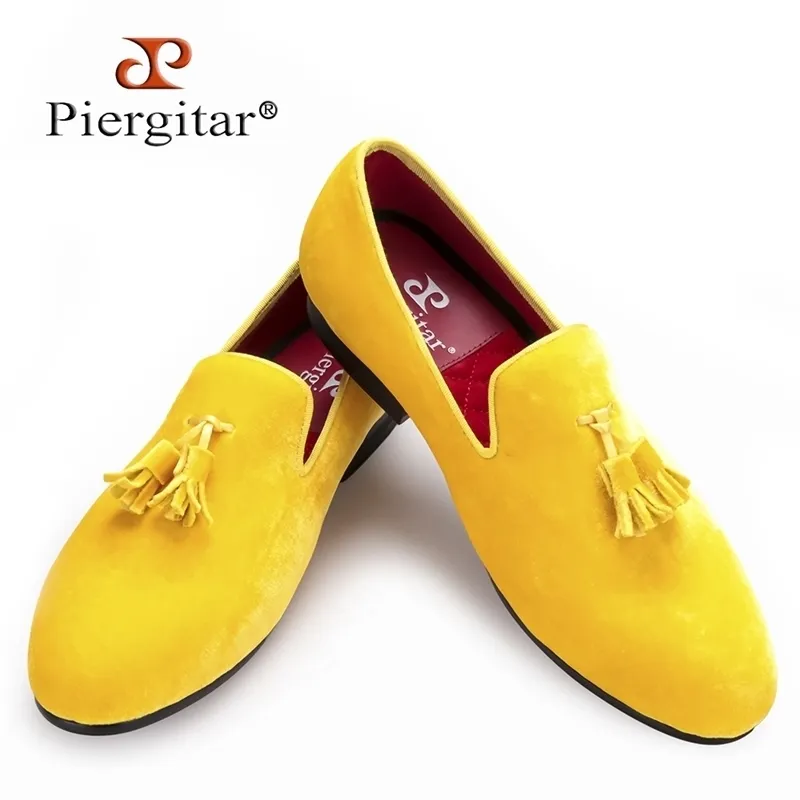 Piergitar New Men Velvet Shoe z aksamitnym frędzlowym imprezą i ślubnymi mężczyzn sukienka buty British Style Men Menafers Fashion Men's Flats Y200420